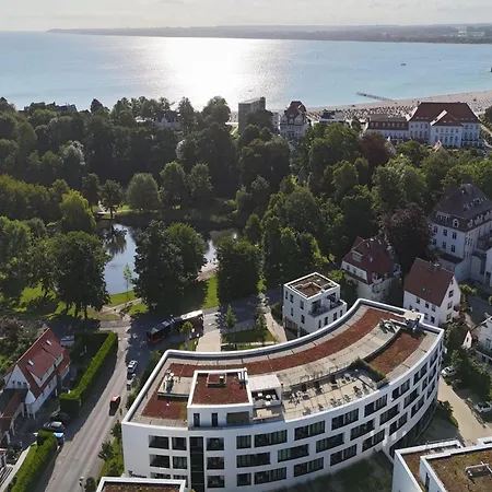 Mit Ueberdachtem Balkon *